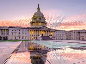 Muito antes de Trump, o Capitólio teve história de tiros, fogo e explosões