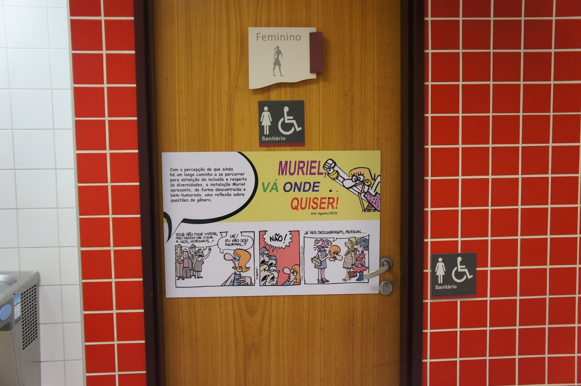 A exposição "Muriel, Vá Onde Quiser", que fica em cartaz até o dia 2 de agosto, no Sesc Bauru, exibe tiras e desenhos feitos pelo cartunista Laerte em portas de banheiro da unidade. - Divulgação