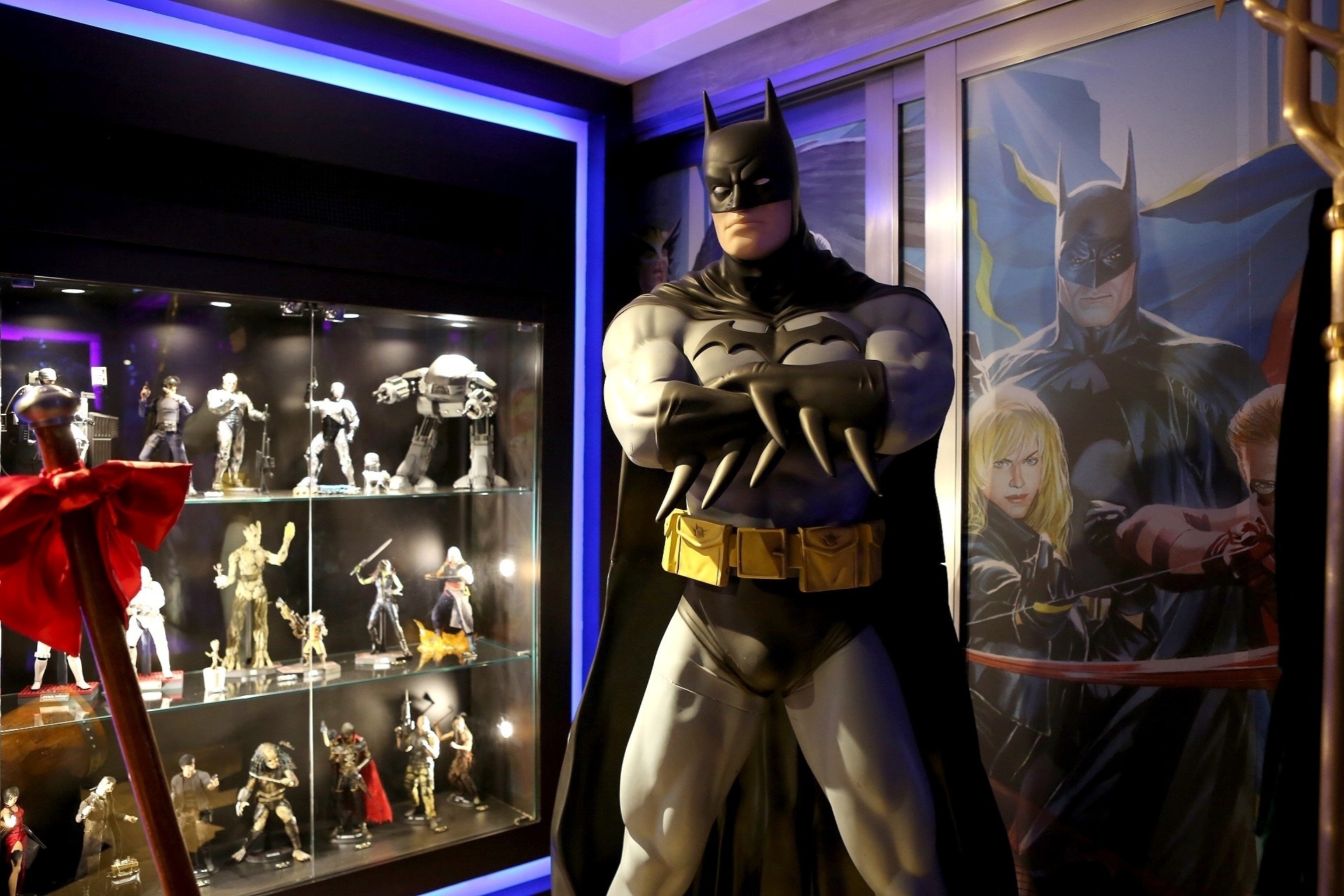 23.out.2015 - O universo de heróis e vilões da DC Comics são o tema de uma exposição na Iron Studios Concept Store, de 22 de outubro a 1º de dezembro. A entrada é gratuita - Derek Flores /UOL