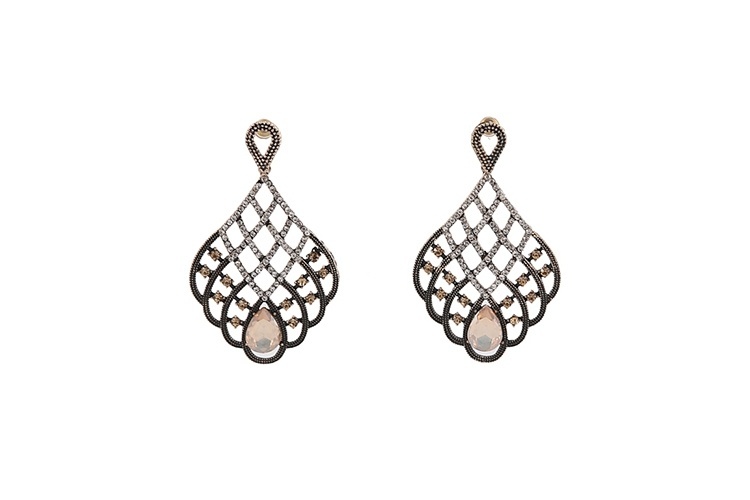 ATÉ R$ 30: Brinco com pedras, da Balonè. Preço: R$ 29. Informações: www.baloneacessorios.com.br | Preço e disponibilidade pesquisados em novembro de 2015 e sujeitos a alterações - Divulgação