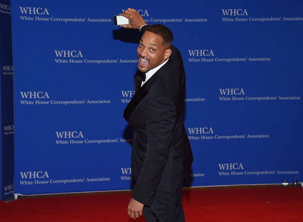 30.abr.2016 - Will Smith chegou animado e brincando com os fotógrafos no 102º Jantar Anual com os Correspondentes da Casa Branca, que aconteceu na noite deste sábado em Washington DC, nos Estados Unidos - Getty Images