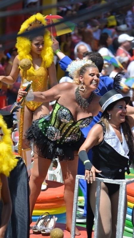A eterna chacrete Rita Cadilac sobe em trio elétrico no Carnaval de Recife - Felipe Souto Maior/AgNews