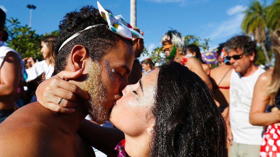 Fantasia e beijo na boca: elementos fundamentais para um bom Carnaval - Marcelo de Jesus/UOL