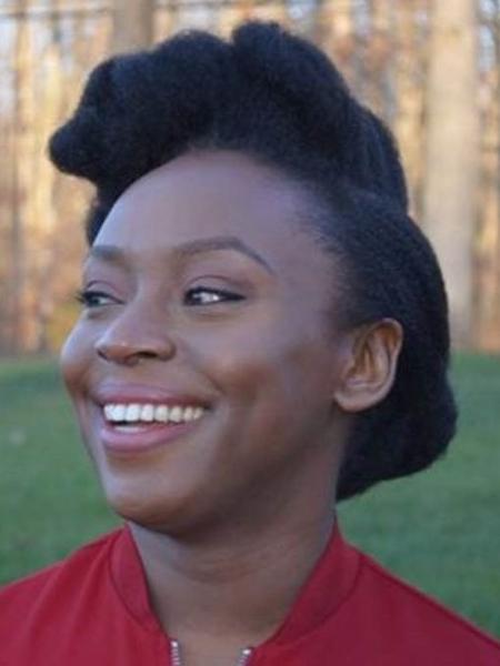 A nigeriana Chimamanda Ngozi Adichie é escritora e ativista do feminismo negro  - Ivara Esege/BBC