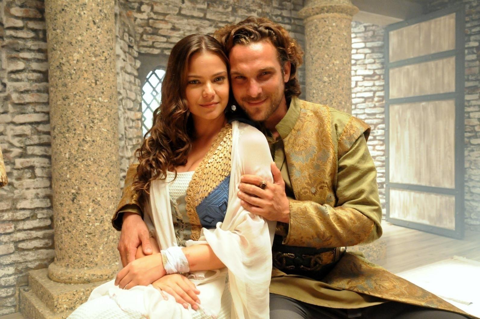 Mila Toscano e Igor Rickli em cena de "O Rico e Lázaro" - Munir Chatack/RecordTV