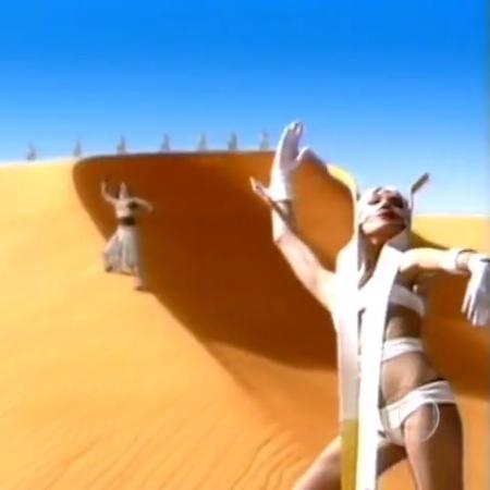 Abertura do "Fantástico" de 1987 com bailarinos reais, à frente, e virtuais, ao fundo - Reprodução/TV Globo - Reprodução/TV Globo