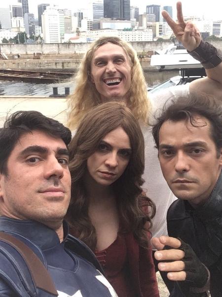 Marcelo Adnet, de Capitão América, publica foto com André Segatti, Renata Gaspar e Eduardo Sterblitch durante gravação para o "Tá no Ar" - Reprodução/Instagram - Reprodução/Instagram