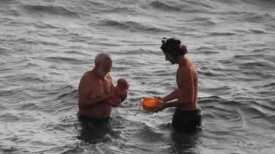 Fotos de parto dentro do mar chocaram a internet - Reprodução/Facebook