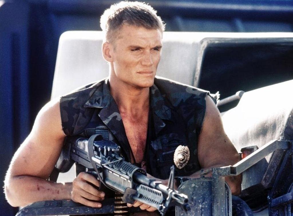 Dolph Lundgren em cena de "Soldado Universal" (1992) - Divulgação