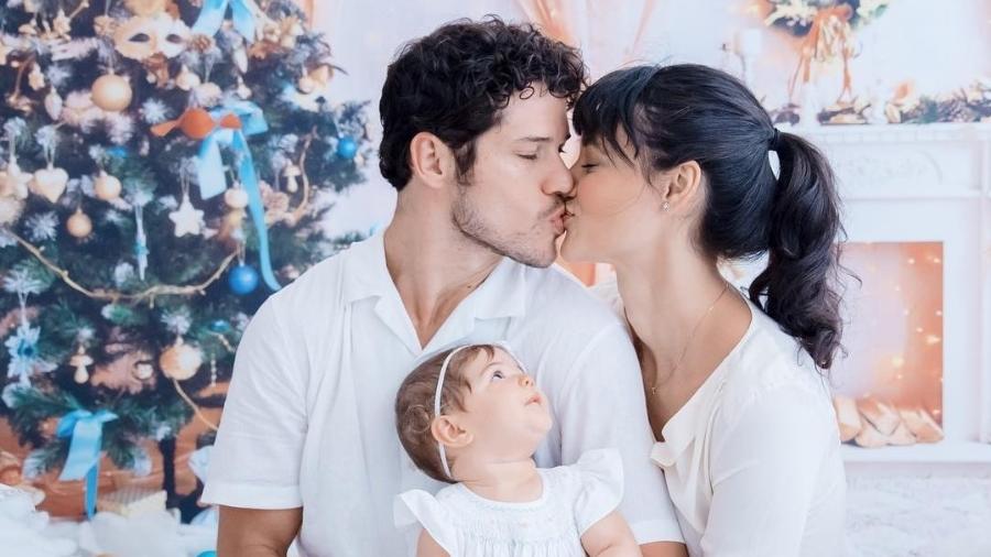 José Loreto e Débora Nascimento com a filha, Bella - Reprodução - 25.dez.2018/Instagram