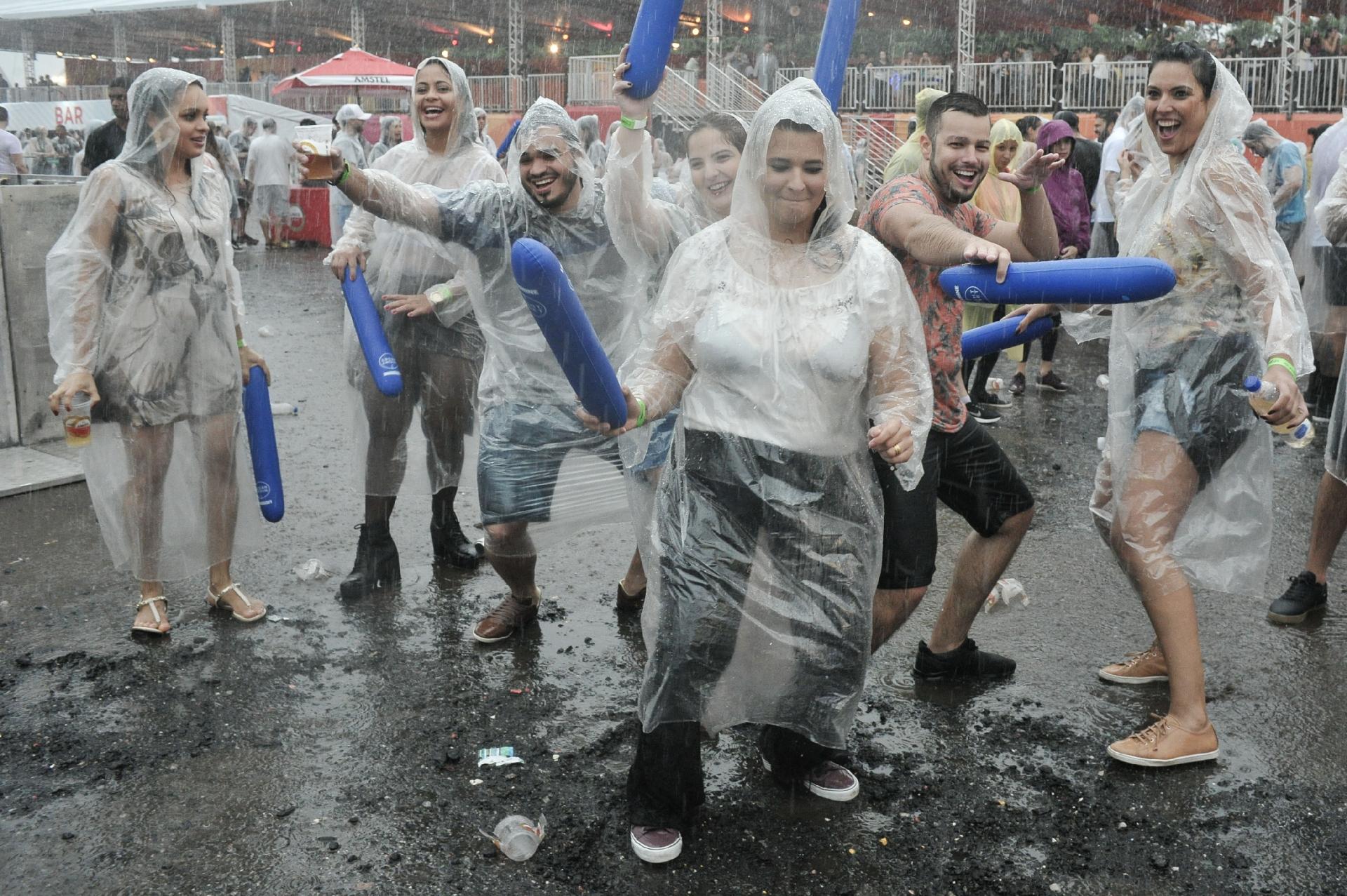 Chuva no Festival CarnaUOL 2019 - Reinaldo Canato/UOL