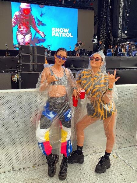 Thaila Ayla e Julia Faria curtem o Lollapalooza; tênis da blogueira virou piada - Reprodução/Instagram