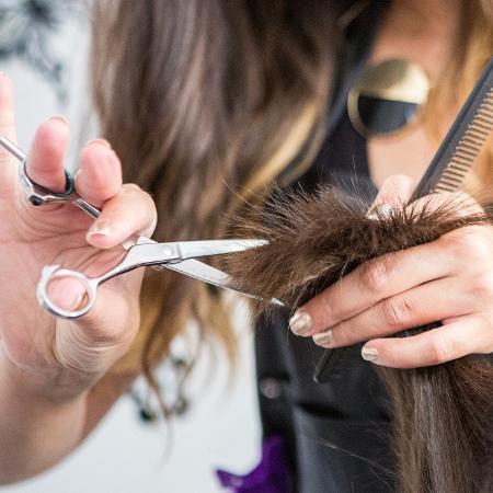 Tem hora certa para cortar o cabelo? - iStock