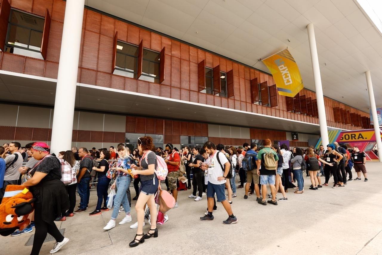Público faz fila para a entrada no primeiro dia da CCXP 2019 - Mariana Pekin/UOL
