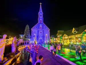 Gramado retoma programação do Natal Luz após queda de avião