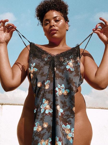 A modelo Rita Carreira publicou foto com legenda: "Não é você que tem que caber na moda, a moda que precisa mudar e atender todos os corpos e necessidades" - Reprodução/Instagram