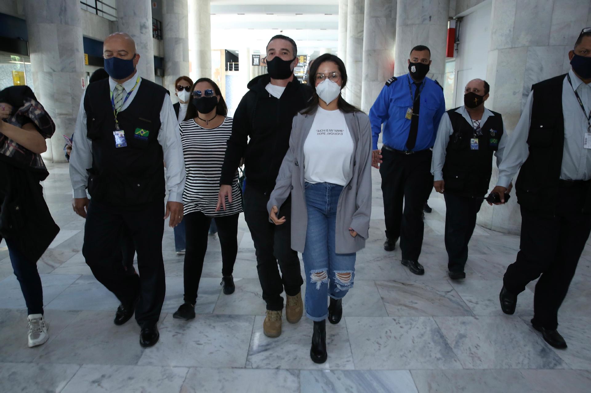 Juliette, campeã do "BBB 21", no aeroporto Santos Dumont, no Rio de Janeiro - ROBERTO FILHO / BRAZIL NEWS