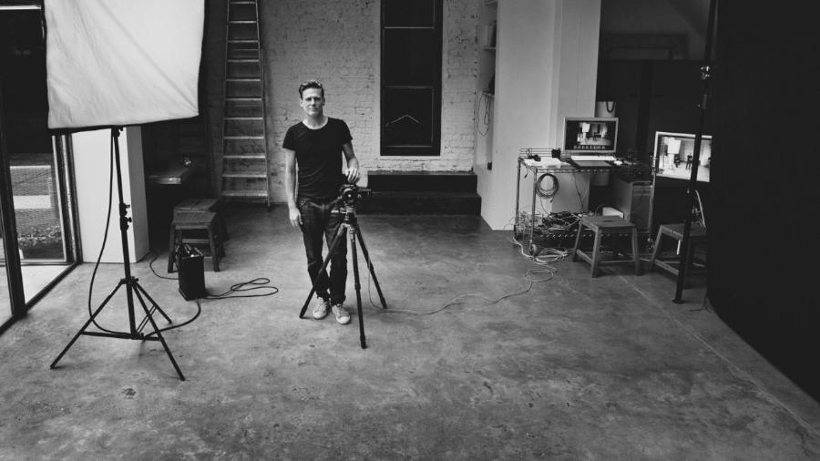 Bryan Adams, músico e fotógrafo, irá fotografar o Calendário Pirelli 2022 - Divulgação