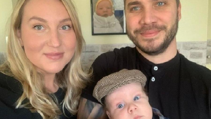 Megan Willis e John Hall fizeram campanha por uma vida melhor para seu bebê, Edward - Megan Willis/BBC News