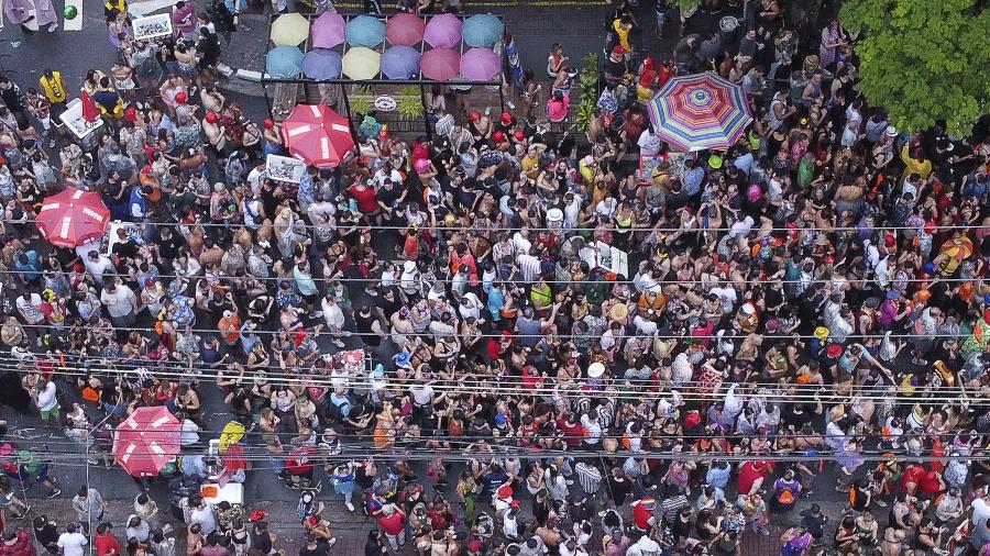 Pré-Carnaval levou multidão às ruas de Pinheiros, na zona oeste de São Paulo - Ronaldo Silva/Photopress/Estadão Conteúdo