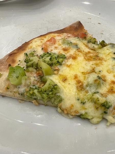 Rodízio de pizza incluiu sabores de brócolis com queijo, atum e portuguesa