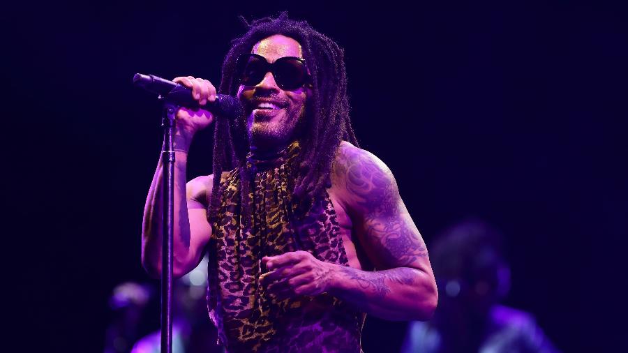 Lenny Kravitz durante show no GP de Singapura, em setembro de 2024; cantor se apresenta em São Paulo no sábado (23)