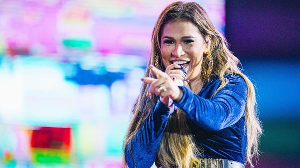 Simone Mendes se apresenta na sexta em Campina Grande e no domingo em Mossoró