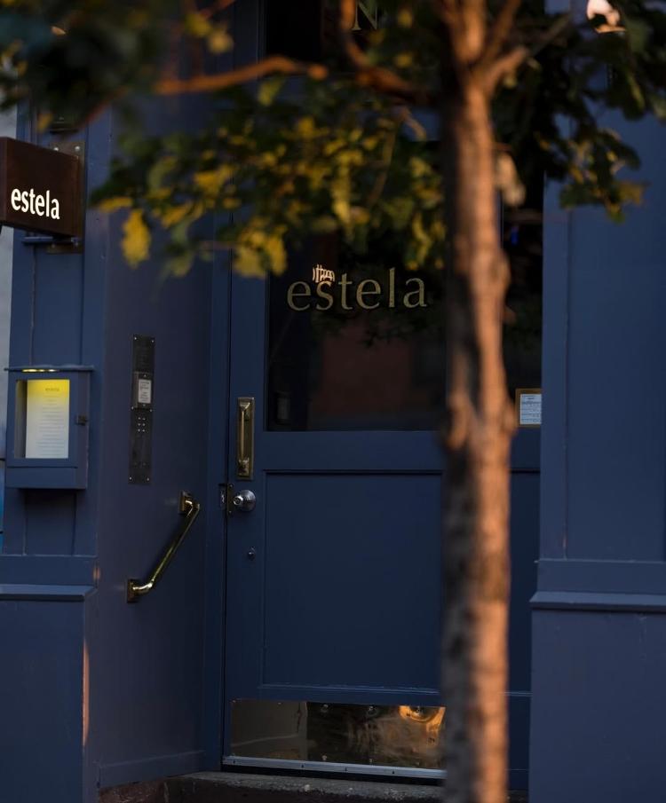 Fachada do Estela, em Nova York