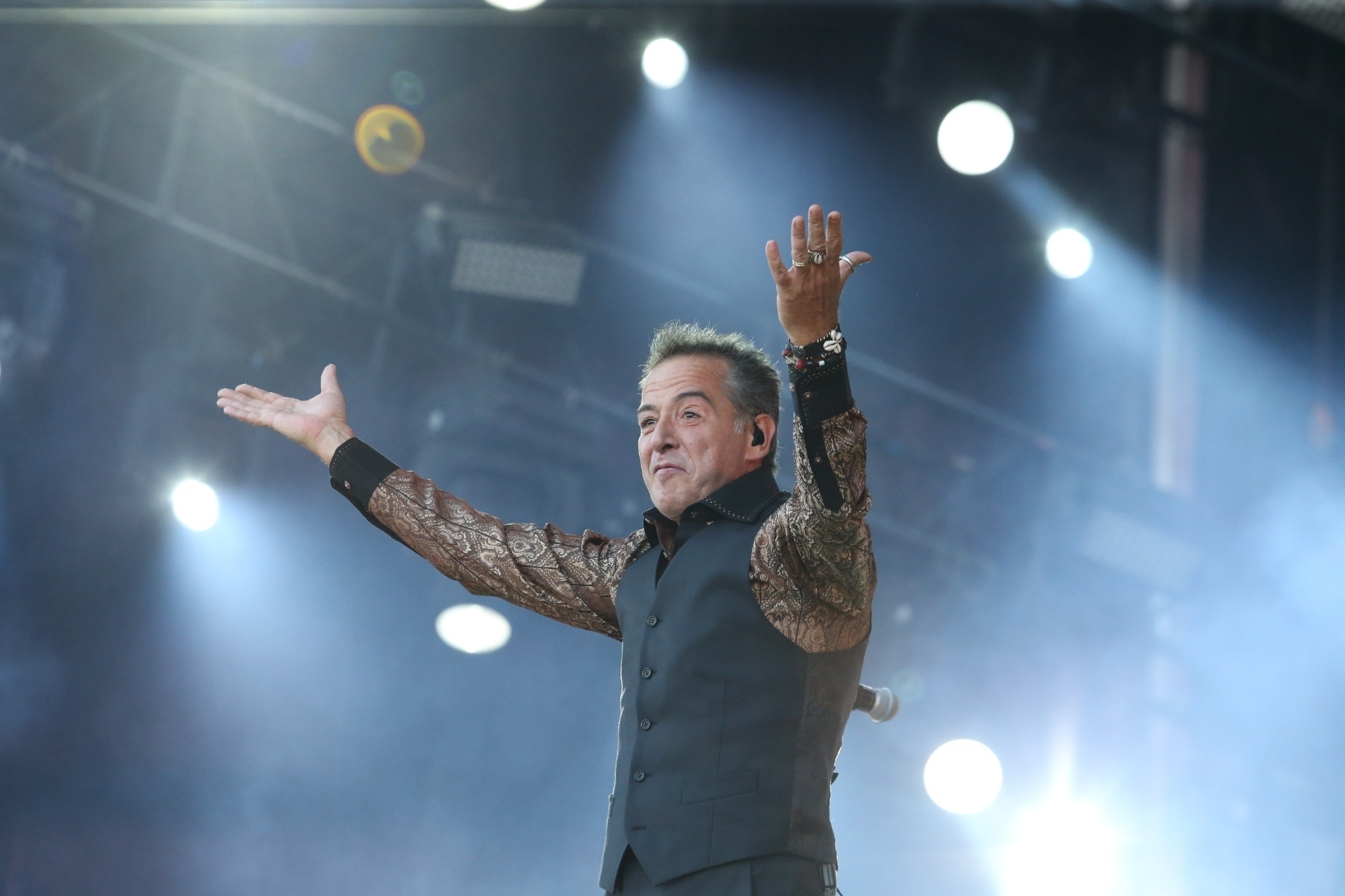 18.set.2015 - A banda Ira se apresenta ao lado de Rappin Hood e Tony Tornado no palco Sunset do Rock in Rio 2015. - Fábio Motta/Estadão Conteúdo