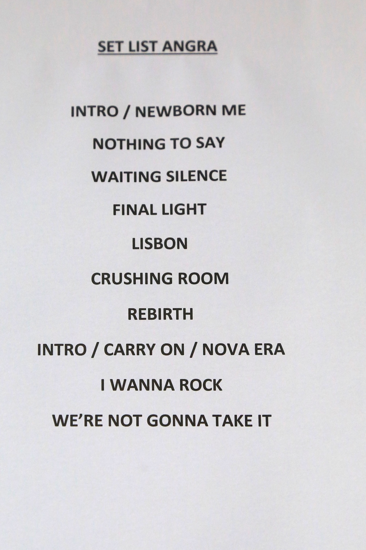 19.set.2015 - Setlist do show do Angra com a cantora Doro Pesch e Dee Snider, do Twisted Sister, no Palco Sunset do Rock in Rio 2015 - Marco Antônio Teixeira/UOL