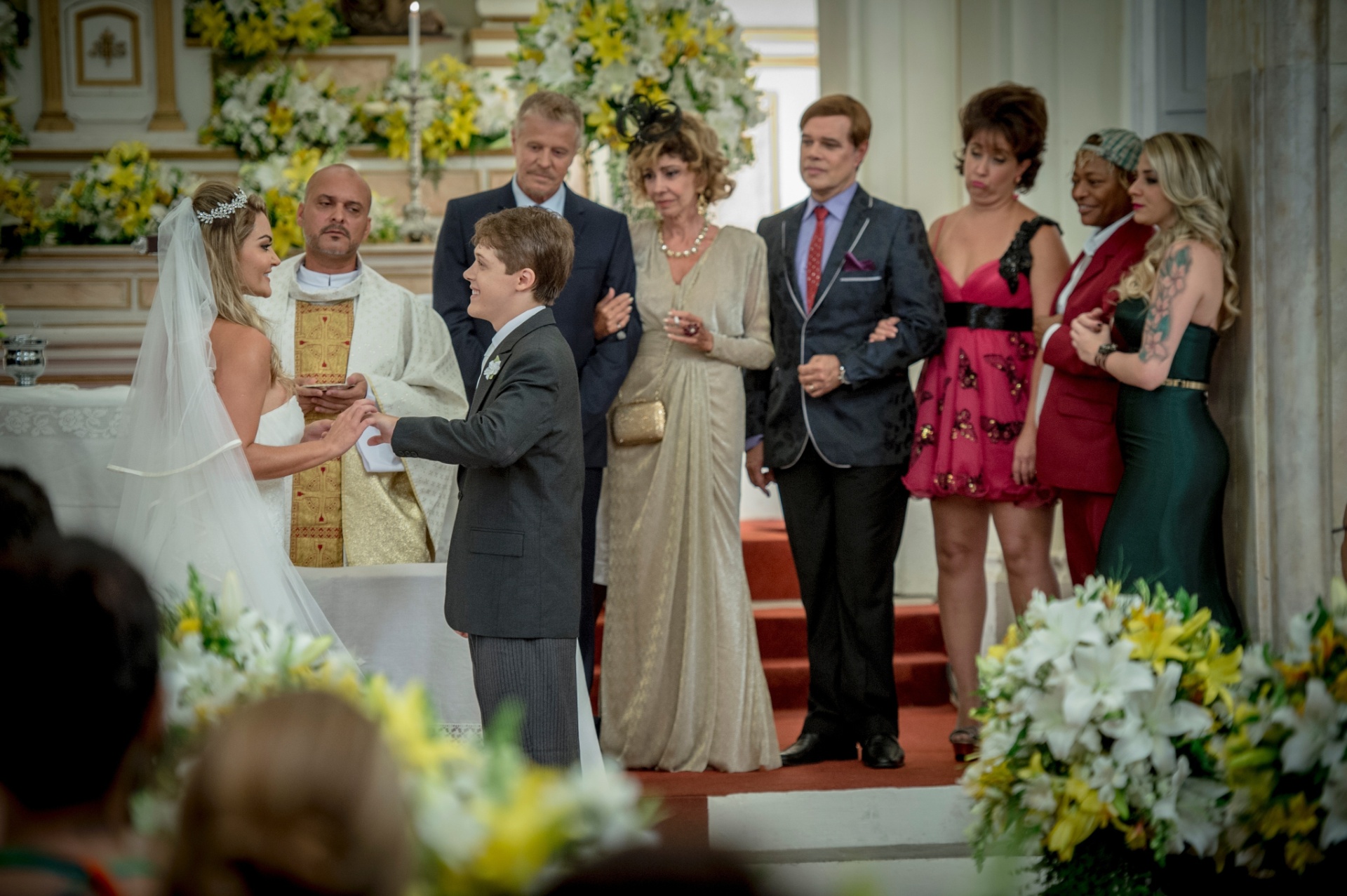 Quarta temporada de "Pé na Cova": o episódio de estreia tem o casamento de Alessanderson (Daniel Torres) e Luiziane (Laura Keller) - TV Globo/Divulgação