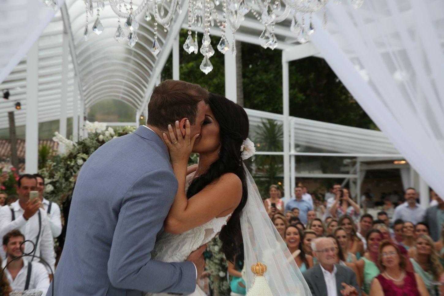 Rogério Padovan se casa em Ilhabela (SP) com Priscila Ferrari - Denilson Santos e Raphael Castello/AgNews