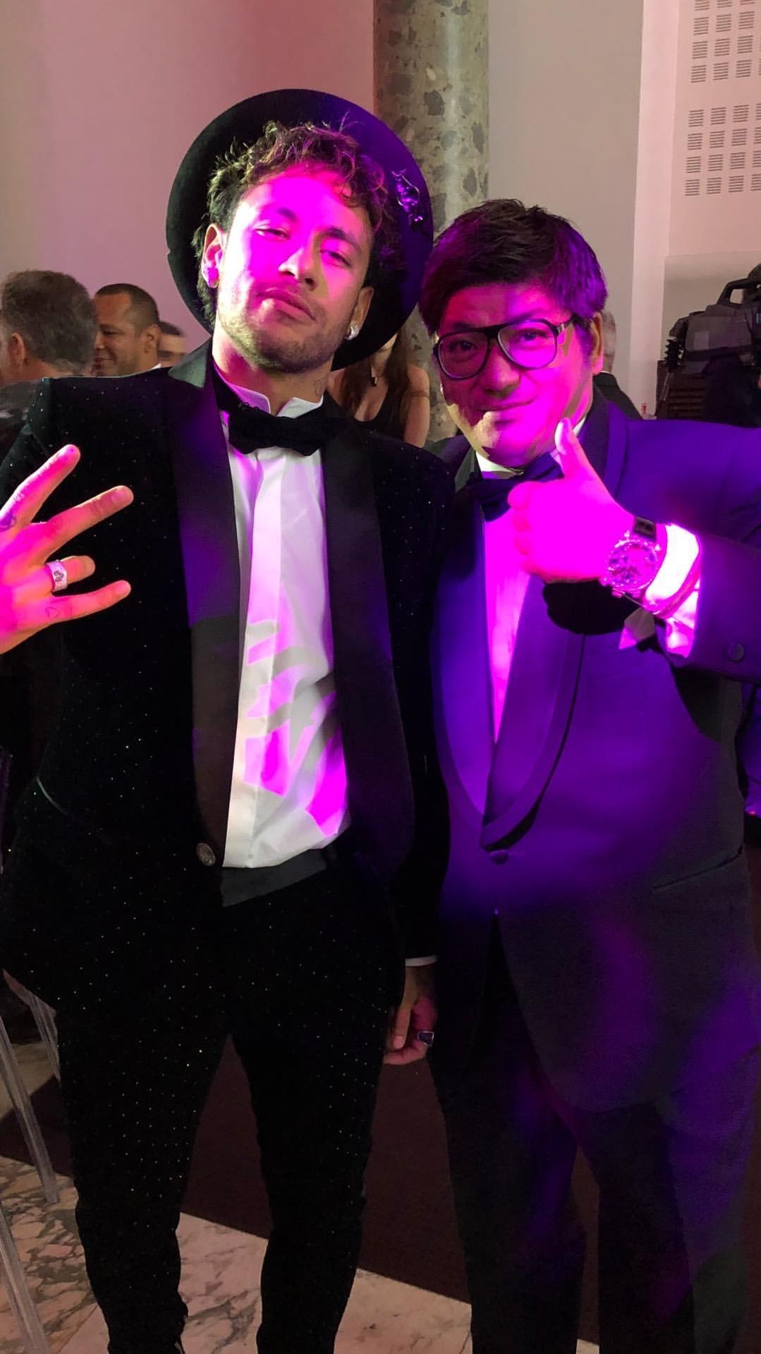 Neymar posa com amigo em sua festa luxuosa de aniversário em Paris - Reprodução/Instagram/kenji.fera.pokemon