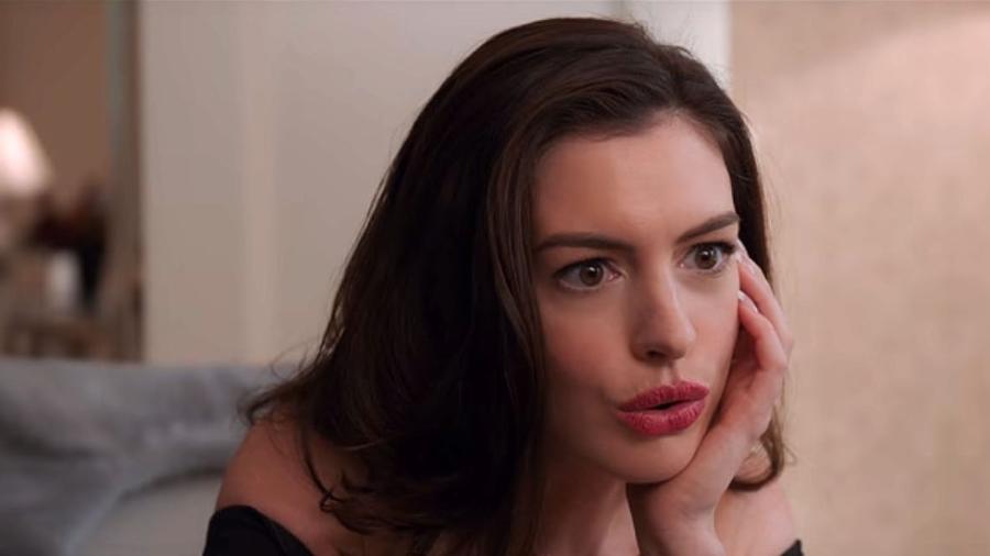 Anne Hathaway em cena do filme "Oito Mulheres e um Segredo" - Reprodução/YouTube