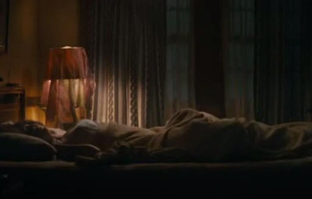 Maya Rudolph e John Krasinski em cena de "Distante Nós Vamos" (2009) - Reprodução