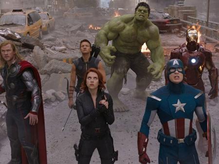 Robert Downey Jr., Chris Evans, Scarlett Johansson, Jeremy Renner, Mark Ruffalo e Chris Hemsworth em cena em "Os Vingadores: The Avengers" (2012) - Divulgação