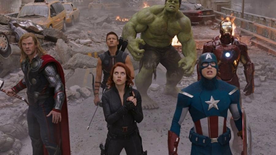 Robert Downey Jr., Chris Evans, Scarlett Johansson, Jeremy Renner, Mark Ruffalo e Chris Hemsworth em cena em "Os Vingadores: The Avengers" (2012) - Divulgação