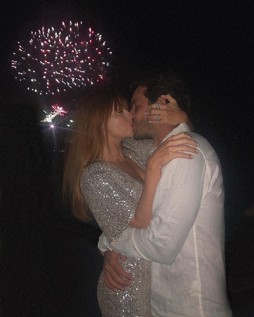 Marina Ruy Barbosa e marido, Xande Negrão, escolheram passar o final do ano em Punta del Este, no Uruguai, e trocaram beijos apaixonados - Reprodução/Instagram/@marinaruybarbosa