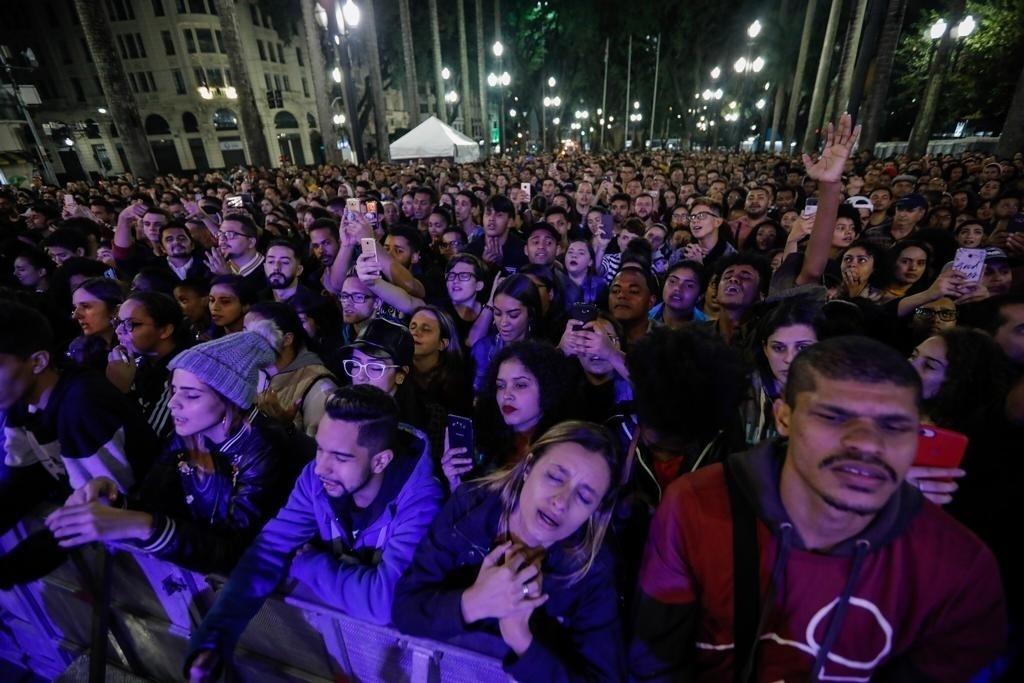 Público lotou a praça da Sé para curtir o show - Marcelo Justo/UOL