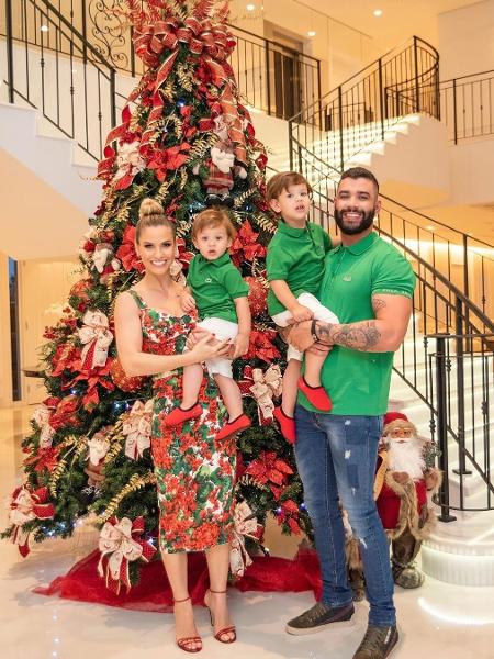 Gusttavo Lima e família, na véspera de Natal - Reprodução/ Instagram