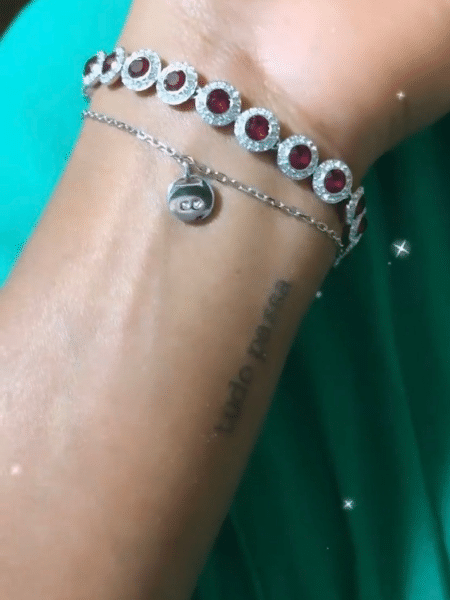 jake pulseira - Reprodução/Instagram/@jaakelyne - Reprodução/Instagram/@jaakelyne