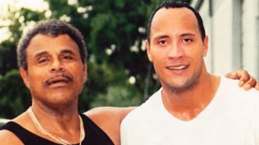 Dwayne Johnson, o The Rock, e seu pai, Rocky Johnson que também é pai outras cinco pessoas - Reprodução/Twitter