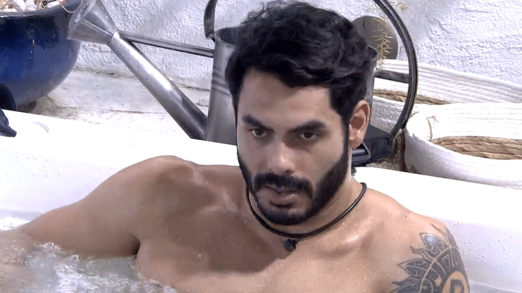 BBB 21: Rodolffo conversa com Arthur na jacuzzi - Reprodução/Globoplay - Reprodução/Globoplay