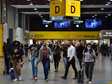 Covid: Secret&aacute;rios apoiam exig&ecirc;ncia de vacina para entrada no Brasil