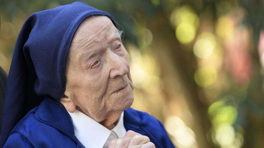 A irmã André, nascida em 11 de fevereiro de 1904, uma das mulheres mais velhas do mundo, em Toulon (França), em 10 de fevereiro de 2021 - AFP