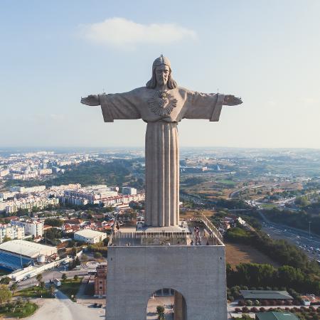 Estátua de Cristo, em Almada, Portugal