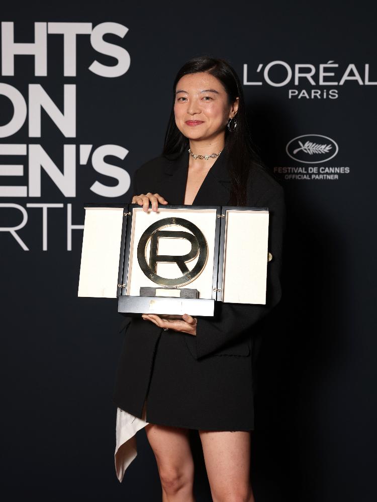 Viv Li vence o Lights On Women's Worth