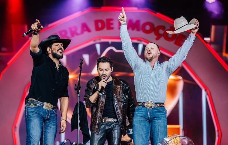 Fernando & Sorocaba cantam com o americano Cody Johnson na Festa do Peão de Barretos 2024