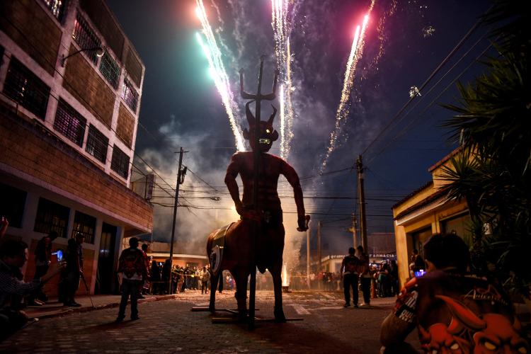 Queima do diabo, evento natalino das ruas da Cidade da Guatemala