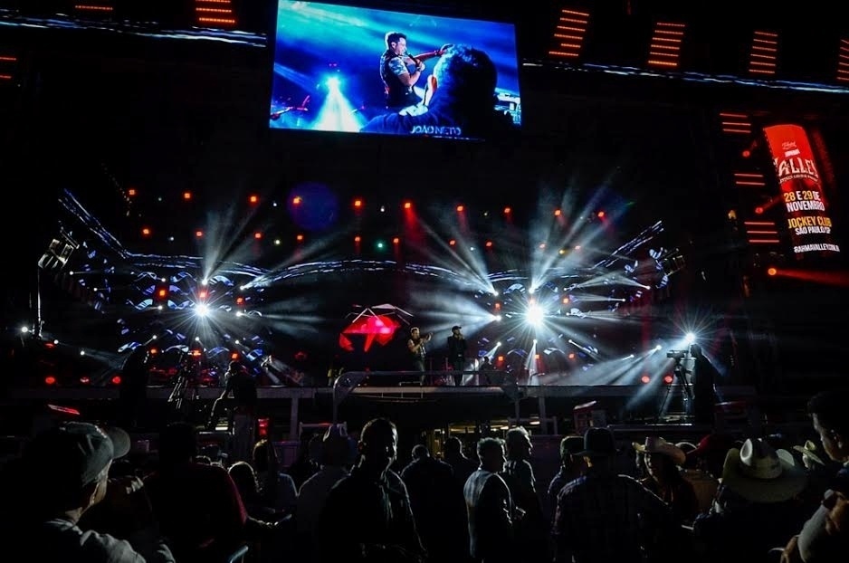 20.ago.2015 - Público lota o Parque do Peão no primeiro dia da 60ª edição do Festival do Peão de Barretos - Francisco Cepeda/AgNews